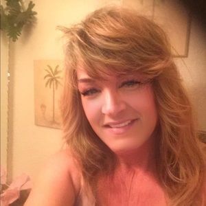 Meet your Posher, Lenora